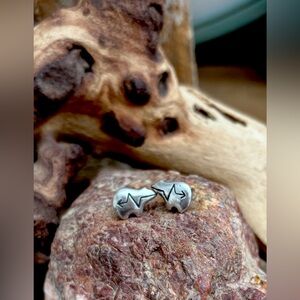 Vintage Southwest Sterling Silver Fetish Zuni Bear Earrings NEW